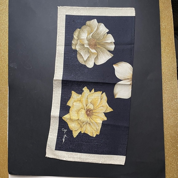 NEW 100% Silk Scarf - Picture 4 of 6